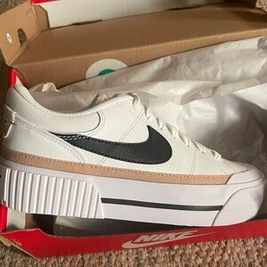 Nike Court Legacy Lift